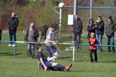 Kreisklasse - SV Hundszell - SV Zuchering -Noah Schatzmann #11 weiss Hundszell -  Florian Meier blau Zuchering - Foto: Jürgen Meyer