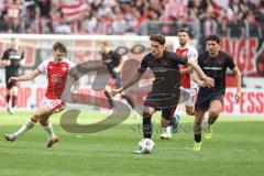 3. Liga; Rot-Weiss Essen - FC Ingolstadt 04; Dennis Kaygin (10, FCI) Hofmann Jannik (37 RWE) Ognjen Drakulic (30, FCI)