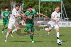 Bezirksliga - Saison 2024/25 - FC Gerolfing - SV Waldeck-München - Leo Zänger (Nr.11 - FC Gerolfing) - Lukas Obergrußberger weiss Waldeck rechts - Marco Stowasser weiss Waldeck links - Foto: Meyer Jürgen