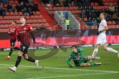 3. Liga; FC Ingolstadt 04 - Erzgebirge Aue; Max Dittgen (10, FCI) vergibt Torchance, Torwart Männel Martin (1 Aue)