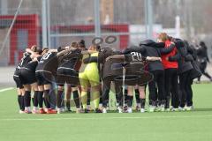 2. Bundesliga Frauen - Saison 2023/24 - FC Ingolstadt 04 Frauen - Borussia Mönchen Gladbach -  Die Mannschaft bildet einen Kreis vor dem Spiel -  - XXXXX - Foto: Meyer Jürgen