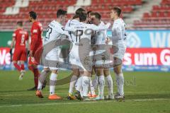 3. Liga - FSV Zwickau - FC Ingolstadt 04 - Tor Jubel 0:2 Fatih Kaya (9, FCI) mit Dennis Eckert Ayensa (7, FCI) Michael Heinloth (17, FCI) Thomas Keller (27, FCI) Filip Bilbija (35, FCI)