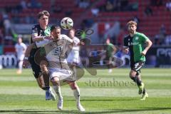 3. Liga; FC Ingolstadt 04 - Hannover 96 II; Zweikampf Kampf um den Ball Pascal Testroet (37, FCI) Wallner Lukas (44 H96)