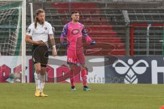 3. Liga - VfB Lübeck - FC Ingolstadt 04 - Torwart Fabijan Buntic (24, FCI) motiviert sein Team, Björn Paulsen (4, FCI)