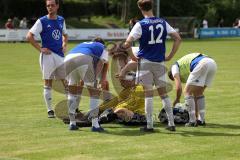 BZL - Oberbayern - SV Manching - TSV Rohrbach - Benedikt Vollnhals (#9 Manching) vergibt eine Torchance und stößt unglücklich mit dem Torwart zusammen der eine Kopfwunde bekommt  - Patrick Diller Torwart Rohrbach - Timo Werner blau Rohrbach -  Foto: Jürge