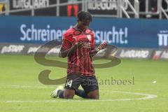 3.Liga - Saison 2022/2023 - FC Ingolstadt 04 -  - SV Waldhof-Mannheim - Das Spiel ist aus - Jubel -  Hans Nunoo Sarpei (Nr.14 - FCI) betet - Foto: Meyer Jürgen