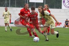 2. Fußball-Liga - Frauen - Saison 2022/2023 - FC Ingolstadt 04 - TSG Hoffenheim - Aller Mara gold Hoffenheim einen Schritt schneller als Petz Anna (Nr.16 - FC Ingolstadt 04 ) - Foto: Meyer Jürgen