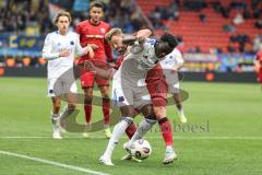 3. Liga; FC Ingolstadt 04 - 1. FC Saarbrücken; Zweikampf Kampf um den Ball Yannick Deichmann (20, FCI) Kamara Abdoulaye (15 FCS)
