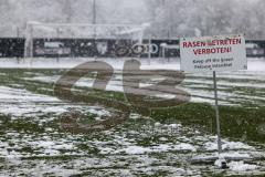 2023_12_1 - - Saison 2023/24 - Schnee auf dem Fussballplatz - ASP - Audi Sport Park - Platz ist gesperrt - Schild platz ist gesperrt Schnee Tor Spielabsage Schnee - Foto: Meyer Jürgen