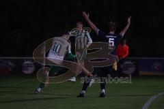 Landesliga - Saison 2025/26 - SV Manching - SC Oberweikertshofen - Rainer Meisinger (Nr.8 - SV Manching) passt auf Sebastian Graßl (Nr.10 - SV Manching) der zum 2:0 Führungstreffer einschiesst - jubel - Dzwonik Marco Torwart Oberweikertshofen - Fabian  Ne