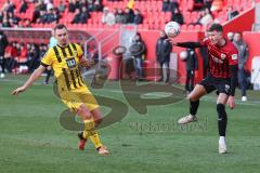 3. Liga; FC Ingolstadt 04 - Borussia Dortmund II; Calvin Brackelmann (17, FCI) Pfanne Franz ( BVB2)