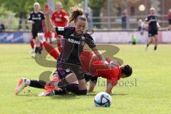 2. Bundesliga Frauen - Saison 2023/24 - FC Ingolstadt 04 Frauen - FC Bayern München II - Gloning Laura schwarz links Bayern - Katharina Krist (Nr.14 - FCI) - Reszler Eszter schwarz rechts Bayern - Foto: Meyer Jürgen