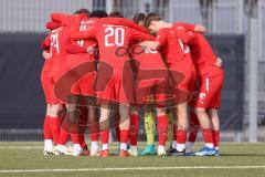 Bayernliga Nord - Saison 2023/24 - FC Ingolstadt 04 II - SpVgg Hankofen-Hailing -  Die Mannschaft bildet einen Kreis vor dem Spiel -  - XXXXX - Foto: Meyer Jürgen