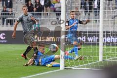 2.BL; FC St. Pauli - FC Ingolstadt 04, Torchance für Dennis Eckert Ayensa (7, FCI) Torwart Vasilj Nikola (22 Pauli) ausgespielt, vorbei mit Filip Bilbija (35, FCI) Medic Jakov (18 Pauli)