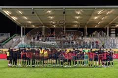 3. Liga; TSV Havelse - FC Ingolstadt 04; Sieg Jubel Freude 2:6 Spieler bedanken sich bei den mitgereisten Fans Tanz