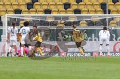 3. Liga - Dynamo Dresden - FC Ingolstadt 04 - Tor für Dresden Elfmeter Mörschel Heinz (8 Dresden), Torwart Fabijan Buntic (24, FCI) links