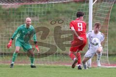 Kreisliga - Saison 2025/26- SV Zuchering - FC Mindelstetten - Jan Schimmack rot Zuchering - Fabian Sangl TW Mindelstetten - Lukas Gaul weiß Mindelstetten  - Foto: Meyer Jürgen