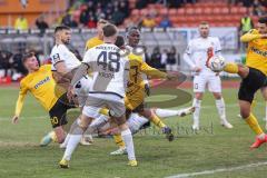 3. Liga; SpVgg Bayreuth - FC Ingolstadt 04; Chaos vor dem Tor, Jeroen Krupa (48, FCI) Visar Musliu (16, FCI) #Max Dittgen (10, FCI) Schwarz Edwin (5 SpVgg) verteidigt, links Andermatt Nicolas (30 SpVgg)