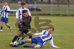 Kreisliga - Saison 2025/26- SV Karlshuld - SV Menning - Marcel Hubner schwarz Menning  - Yannik Werle weiss Karlskron hinten - Daniel Reitberger weiss Karlskron #8Foto: Meyer Jürgen