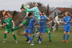 Kreisliga - Saison 2023/24 -  SV Hundszell - SV Denkendorf - Marius Heß grün Denekndorf - Luca Kammerer blau Hundszell - Gabriel Hägel Torwart Hundszell - Foto: Meyer Jürgen