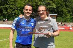 Sparkassenpokal - DJK Ingolstadt - FC Gerolfing - Michael Anspann DJK Ingolstadt links - rechts Ralf Böhm DjK-Fußballabteilung - Michael Anspann spielte 13 Jahre bei den 1. DjK-Herren. Er erzielte in 373 Einsätzen 195 Tore und knackte damit den 64 Jahre a