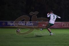 Landesliga - Saison 2025/26 - SV Manching - SC Oberweikertshofen - Fabian  Neumayer (Nr.9 - SV Manching) verwandelt einen Elfmeter zum 1:0 Führungstreffer - jubel -  Foto: Meyer Jürgen