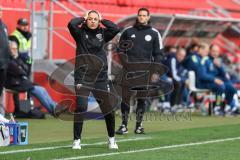 3. Liga; FC Ingolstadt 04 - 1. FC Saarbrücken; an der Seitenlinie, Spielerbank Cheftrainerin Sabrina Wittmann (FCI)