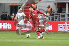 3. Liga; FC Ingolstadt 04 - 1. FC Saarbrücken; Max Besuschkow (17, FCI) Zweikampf Kampf um den Ball