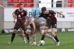 2.BL; FC Ingolstadt 04 - SC Paderborn 07; Zweikampf Kampf um den Ball Merlin Röhl (34, FCI) Schuster Marco (6 SCP) Michael Heinloth (17, FCI)