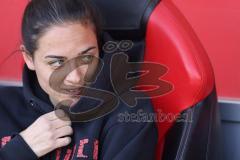 3. Liga; FC Ingolstadt 04 - Hannover 96 II; Cheftrainerin Sabrina Wittmann (FCI) an der Seitenlinie, Spielerbank