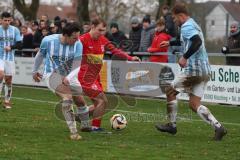 Kreisliga - Saison 2025/26- TSV Kösching - FC Sandersdorf - Matthias Scharlach blau Sandersdorf mitte - Stefan Kuttenberger blau Sandersdorf  links - Sebastian Schneeberger rot Kösching - Foto: Meyer Jürgen