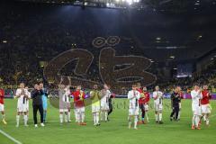 DFB Pokal; Borussia Dortmund - FC Ingolstadt 04; Niederlage, hängende Köpfe Cheftrainer André Schubert (FCI) bedanken sich bei den mitgereisten Fans