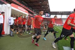 3.Liga - Saison 2022/2023 - FC Ingolstadt 04 -  SV Wehen Wiesbaden - Die Spieler betreten das Spielfeld zum warm machen Visar Musliu (Nr.16 - FCI) - Foto: Meyer Jürgen