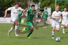 Bezirksliga - Saison 2024/25 - FC Gerolfing - SV Waldeck-München - Leo Zänger (Nr.11 - FC Gerolfing) - Lukas Obergrußberger weiss Waldeck rechts - Marco Stowasser weiss Waldeck links - Foto: Meyer Jürgen