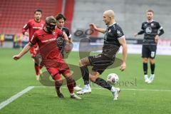 3. Liga; FC Ingolstadt 04 - Rot-Weiss Essen; Zweikampf Kampf um den Ball Yannick Deichmann (20, FCI) Kraulich Tobias (33 RWE)