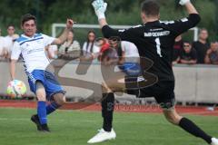 Relegation - Saison 2022/2023 - TSV Baar/Ebenhausen - TV Münchsmünster - Tobias Schmid weiss Münchsmünster mit einer Torchance - Markus Schemmel Torwart Ebenhausen - Foto: Meyer Jürgen