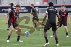 3. Liga; FC Ingolstadt 04 - Trainingsauftakt, Neuzugang Calvin Brackelmann (17, FCI) Michael Udebuluzor (44, FCI) Denis Linsmayer (23, FCI)