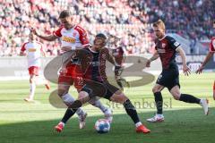 2.BL; FC Ingolstadt 04 - SSV Jahn Regensburg; Fatih Kaya (9, FCI) Jan Elvedi (33 SSV) Zweikampf Kampf um den Ball  Denis Linsmayer (23, FCI)