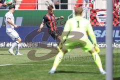 3. Liga; FC Ingolstadt 04 - Arminia Bielefeld; Tim Heike (9, FCI) Torwart Kersken Jonas (1 AB)