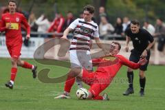Kreisliga - Saison 2025/26- TSV Kösching - SV Kasing - Marius Magdic weiss Kasing - Johannes Tannwitz rot Kösching - Foto: Meyer Jürgen