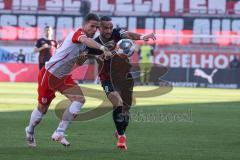 2.BL; FC Ingolstadt 04 - SSV Jahn Regensburg; Zweikampf Kampf um den Ball Fatih Kaya (9, FCI) Jan Elvedi (33 SSV)