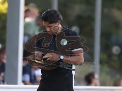 Landesliga - Saison 2026/27 - SV Manching - FC Memmingen II - Cheftrainer Cüneyt Köz (SV Manching) nach dem 0:3 Führungstreffer - Taktiktafel - Foto: Meyer Jürgen