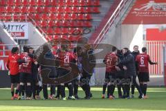 3. Liga - FC Ingolstadt 04 - Waldhof Mannheim - Spiel ist aus Jubel bei Ingolstadt, Jonatan Kotzke (25 FCI) Marcel Gaus (19, FCI) Tobias Schröck (21, FCI) Francisco Da Silva Caiuby (13, FCI) Björn Paulsen (4, FCI) Thomas Keller (27, FCI) Rico Preisinger (