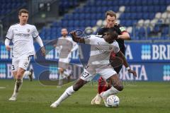 3. Liga; SV Wehen Wiesbaden - FC Ingolstadt 04; Taffertshofer Emanuel (5 SVW) Moussa Doumbouya (27, FCI) Zweikampf Kampf um den Ball