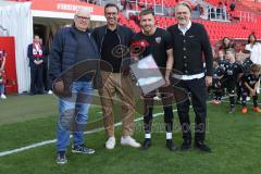3. Liga - Saison 2024/25 - FC Ingolstadt 04 - SV Wehen Wiesbaden - Verabschiedung - Vorsitzender des Vorstandes Peter  Jackwerth (FCI) - karl Meier - Torwart Pelle Boevink (Nr.26 - FCI) - Geschäftsführer Sport und Kommunikation Dietmar Beiersdorfer (FCI) 