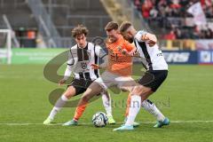 3. Liga; SSV Ulm 1846 - FC Ingolstadt 04; Zweikampf Kampf um den Ball Jannik Mause (7, FCI) Reichert Johannes (5 Ulm)