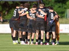 Landesliga - Freundschaftsspiel - Saison 2026/27 - SV Manching - FC Ingolstadt 04 II -  Die Mannschaft bildet einen Kreis vor dem Spiel -  - XXXXX - Foto: Meyer Jürgen