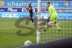 3. Liga - MSV Duisburg - FC Ingolstadt 04 - Maximilian Beister (11, FCI) knapp am tor vorbei, Torwart Leo Weinkauf (1 MSV) Maximilian Sauer (2 MSV)