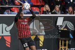 3. Liga; FC Ingolstadt 04 - Dynamo Dresden; Einwurf Donald Nduka (42, FCI)