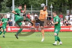 Toto-Pokal; SV Manching - FC Ingolstadt 04; Yannick Deichmann (20, FCI) Zweikampf Kampf um den Ball Rainer Meiseinger (SVM) links Ralf Schröder (SVM) rechts